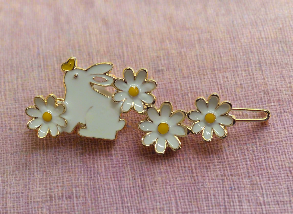 Bunny and The Daisies Hairpin